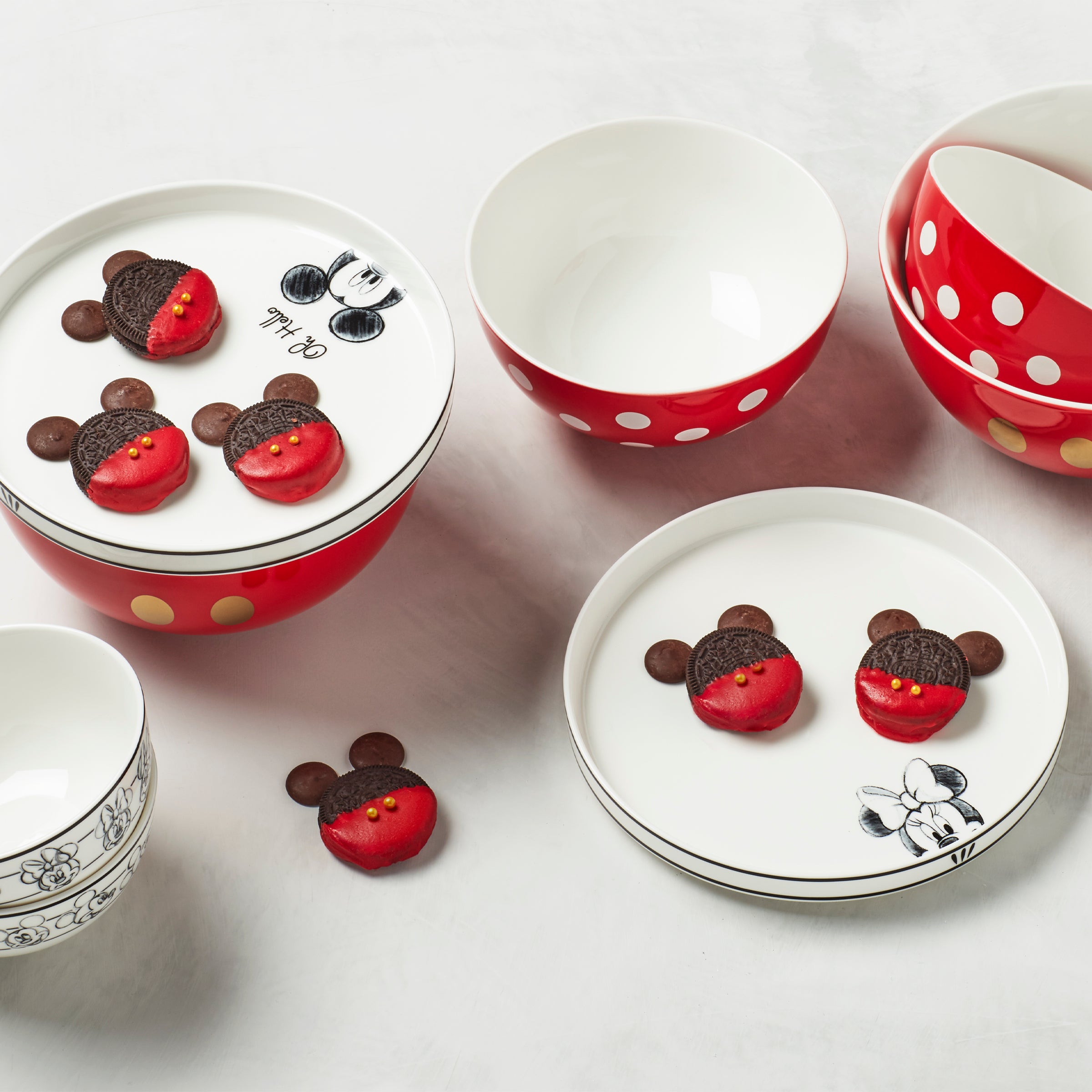 Disney 8-Piece Nesting Dinnerware Set