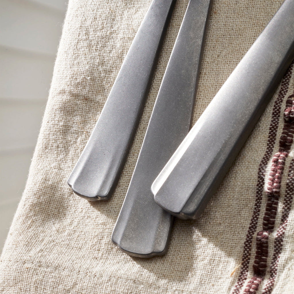 French Perle Scallop Vintage 65 Piece Flatware Set
